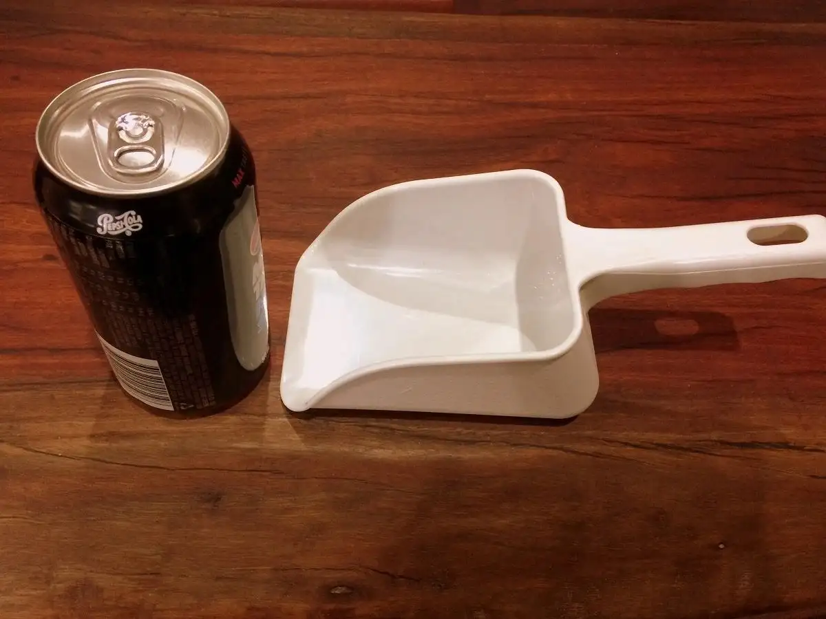 Huge Plastic Scoop - Image 4